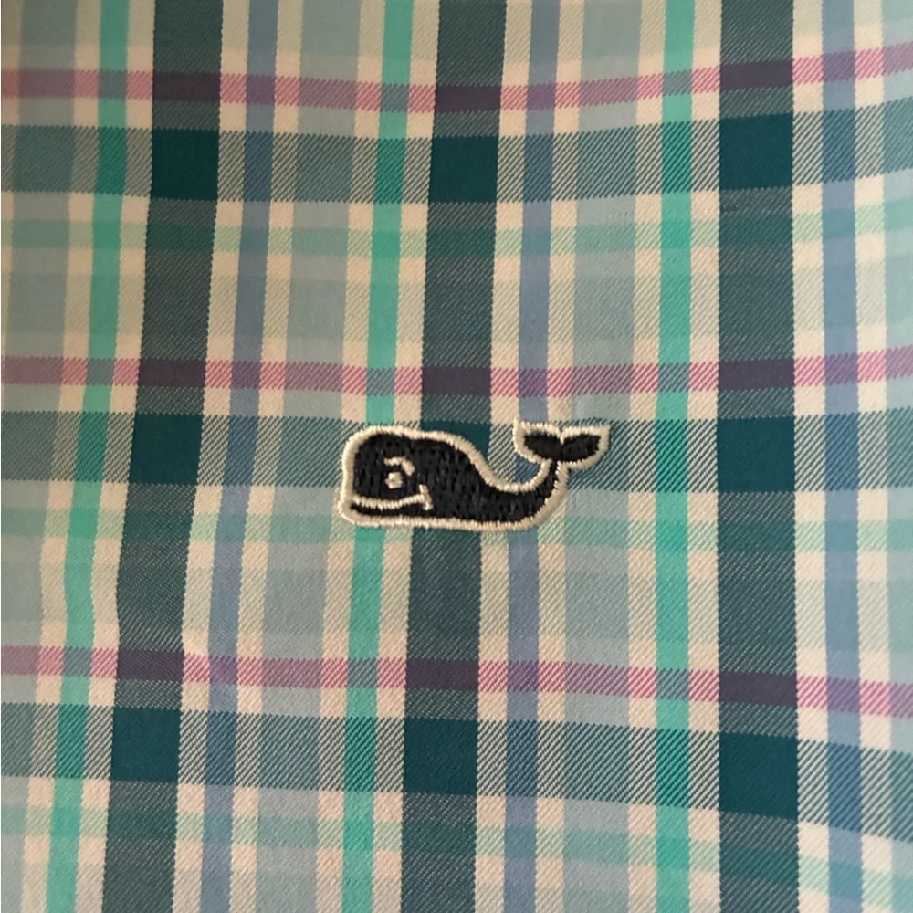 Vineyard Vines casual button